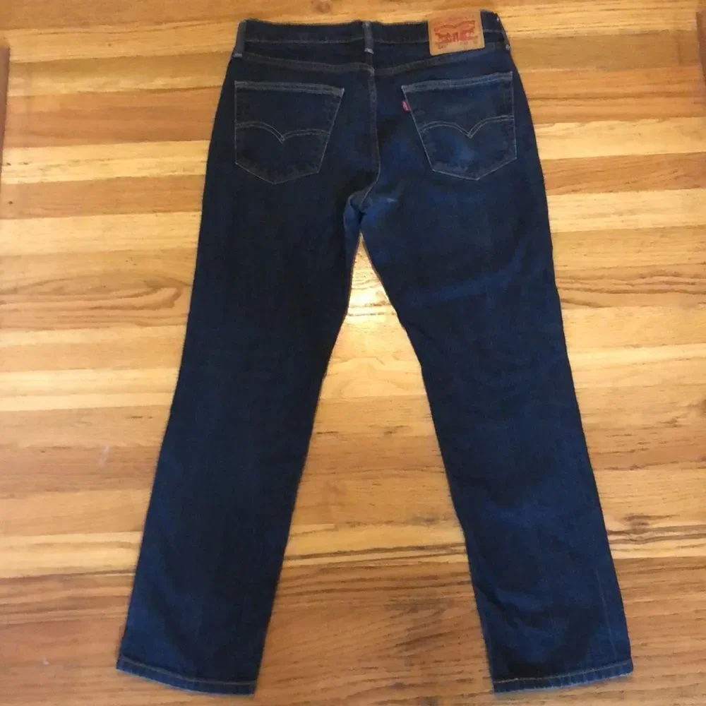 Levi’s jeans 32 x 30 inch dark wash denim straight leg